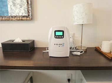 オースリークリア2を利用した客室のオゾン脱臭作業